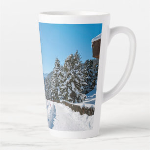Caneca De Café Latte Inverno na Rua.