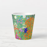 Caneca De Café Latte Jardim Flor Gustav Klimt<br><div class="desc">Latte Mug com a pintura de óleo do Jardim Flor de Gustav Klimt (1906). Um belo jardim de flores roxas,  vermelhas,  brancas,  azuis e laranja. Um presente de excelente para fãs de Arte Nouveau e de Arte Austríaca.</div>