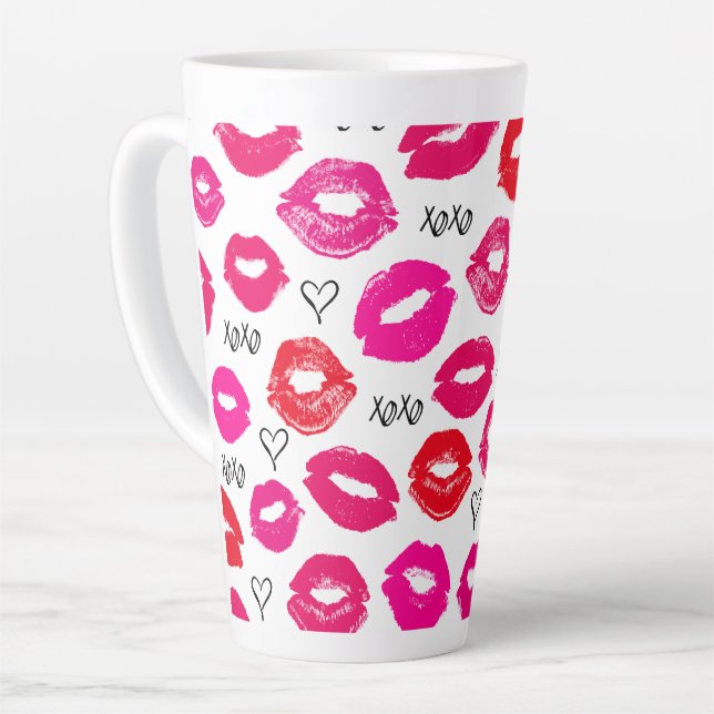 Caneca De Café Latte Kisses XOXO Vermelho e Rosa (Ângulo esquerdo)