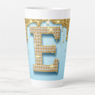 Caneca De Café Latte Letra E de Diamante de Luxo em Fundo de Brilho Dou