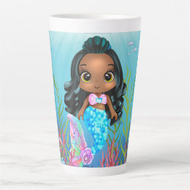 Caneca De Café Latte Linda sereia negra tocando no mar