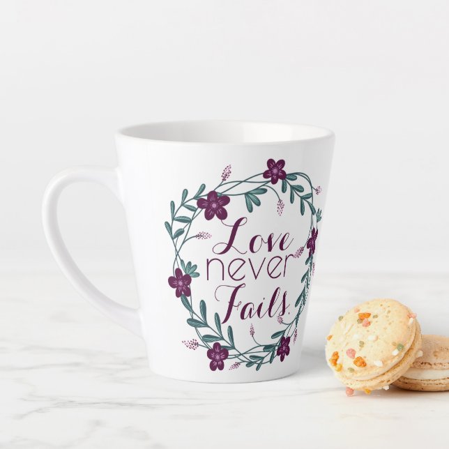Caneca De Café Latte Love Never Fails Latte Mug (In Situ)