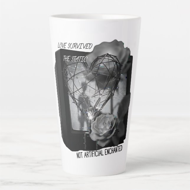 Caneca De Café Latte Love Survived the Static (Frente)
