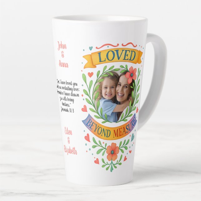 Caneca De Café Latte Loved Beyond Measure - Custom Photo & Text Floral (Ângulo direito)