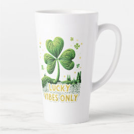 Caneca De Café Latte Lucky Vibes Apenas Ruas de Fios de Fios. Dia de Pa