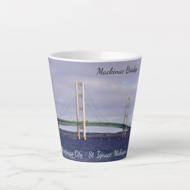 Caneca De Café Latte Mackinac Bridge latte (Frente)