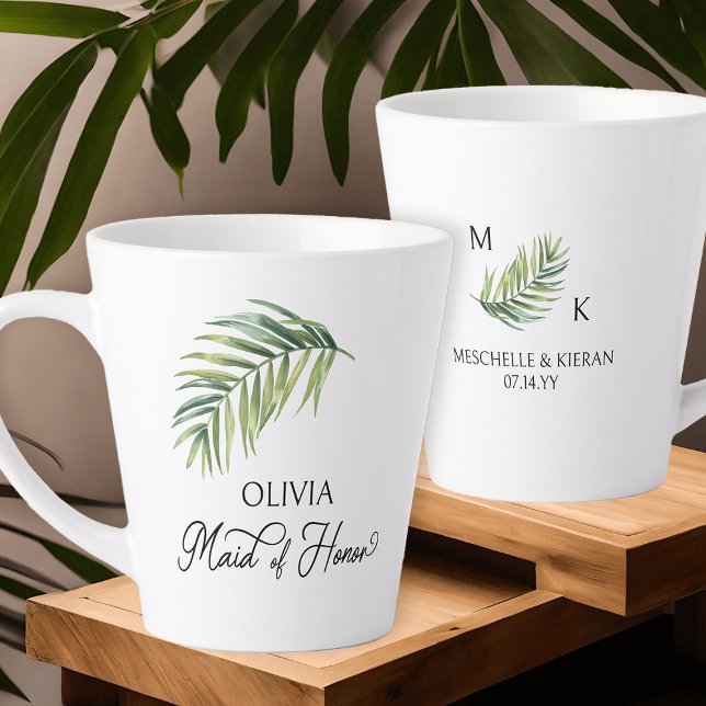Caneca De Café Latte Madrinha de casamento Palm Leaf Bridal Party (Maid of Honor latte mug with tropical palm leaf and calligraphy)