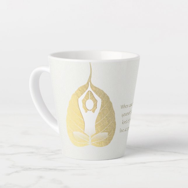 Caneca De Café Latte Meditação de Instrutor Yoga Pose Bodhi Leaf Citaçõ (Ângulo esquerdo)