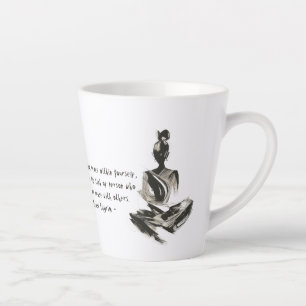 Caneca De Café Latte Meditação de Instrutor Yoga Pose Pose Pincel Citaç