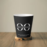 Caneca De Café Latte Mínimo de logotipo corporativo da empresa<br><div class="desc">Um simples modelo de negócios preto personalizado em um estilo moderno minimalista que pode ser facilmente atualizado com o logotipo e o texto de sua empresa. Projetado com uma imagem de banner de logotipo horizontal (2560 x 1440 px), você pode personalizar alterando o texto e a imagem usando os campos...</div>