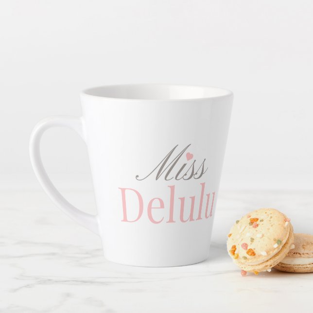 Caneca De Café Latte Miss Delulu – Cute Aesthetic  (In Situ)