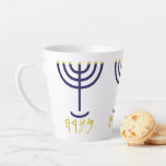 Caneca De Café Latte Modern Menorah Mug Paleo Marinho Hebraico Dourado<br><div class="desc">Menorah moderna e Paleo Hebraico Mug em Marinho e Dourado. Linhas simples,  limpas,  marinho e folha de ouro falsa. Ícone chamado menorah abstrato moderna.</div>