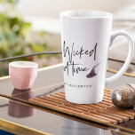 Caneca De Café Latte Moderna, Uma Boa Citação | Feliz Dia das Bruxas<br><div class="desc">Moderna,  Uma Boa Citação | Feliz Dia das Bruxas</div>
