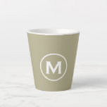 Caneca De Café Latte Monograma Clássico Verde Mínimo<br><div class="desc">Um simples design monograma personalizado no estilo moderno minimalista com tipografia clássica de blocos em uma paleta de cores verde e branca sage; um simples design profissional limpo que pode ser facilmente atualizado com o seu monograma inicial.</div>