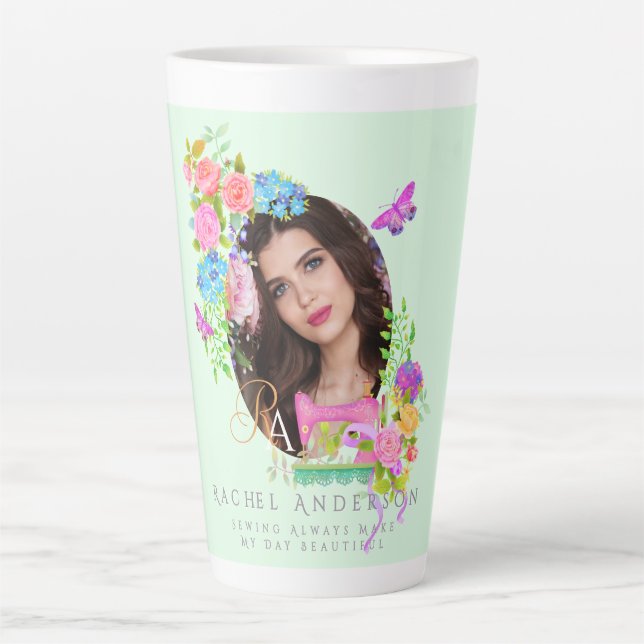 Caneca De Café Latte Monograma Floral de Fita de Costura Foto Verde (Frente)