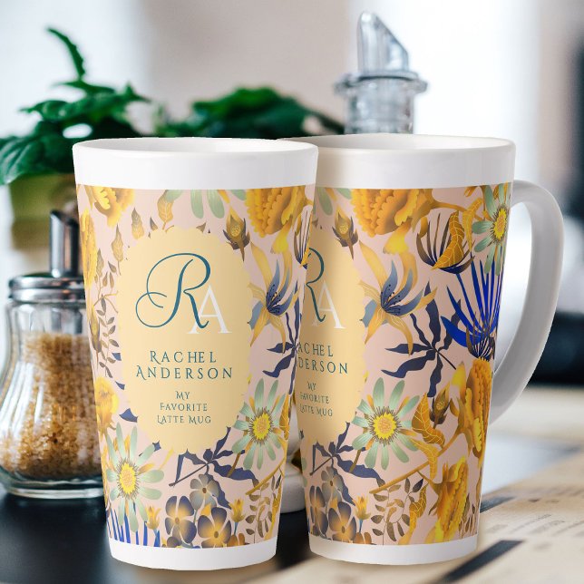 Caneca De Café Latte Monograma multifloral sangrado Porco Latte (Blooming Mystical Floral Monogram Beige Latte Mug. )