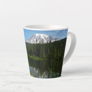 Caneca De Café Latte Monte Rainier Lake Refletido com flores selvagens