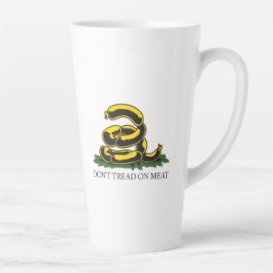 Caneca De Café Latte Não pise na carne, paródia engraçada da bandeira d