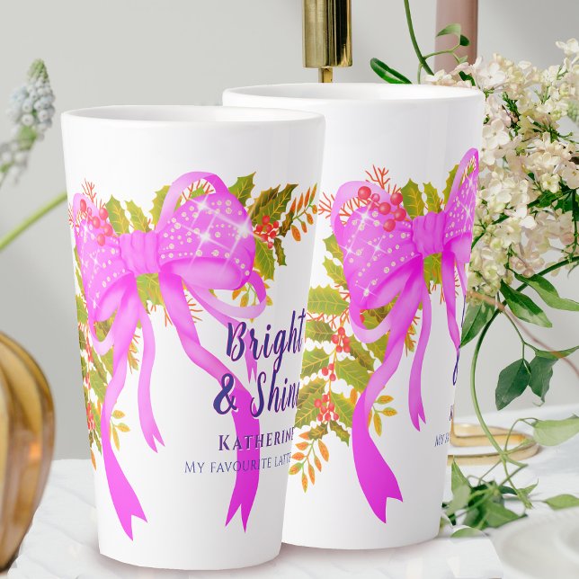 Caneca De Café Latte Natal da Fita Rosa Brilhante (Glittering Pink Ribbon Christmas Design.)