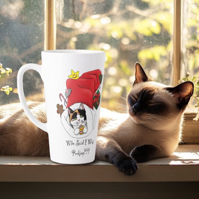 Caneca De Café Latte Natal estocando o doce Calico Kitten (Criador carregado)