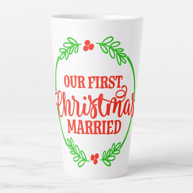 Caneca De Café Latte Natal Nosso Primeiro Natal Casado Com Mugs (Frente)