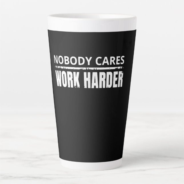 Caneca De Café Latte Ninguém se importa de trabalhar com mais Malhação  (Frente)