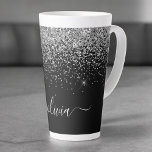 Caneca De Café Latte Nome da Rapariga do Script de Largura Preta do Sil<br><div class="desc">Folha Negra e Silver Faux Folha Metálica Glitter Script Monograma Nome Latte Coffee Cup Mug. Isto faz o doce e perfeito aniversário de 16 anos,  casamento,  chá de panela,  aniversário,  chá de fraldas ou festa de solteira presente para alguém que ama luxo de luxo e estilos quíticos.</div>