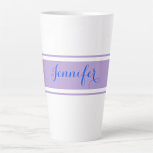 Caneca De Café Latte Nome de Script Azul Grande, Lavandas em Branco