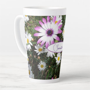 Caneca De Café Latte Nome Personalizável de Jardim de Flores Brancas Ro