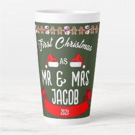 Caneca De Café Latte Nosso Primeiro Natal como Sr. e Sra. Newlywing