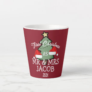 Caneca De Café Latte Nosso Primeiro Natal como Sr. e Sra. Newlywing