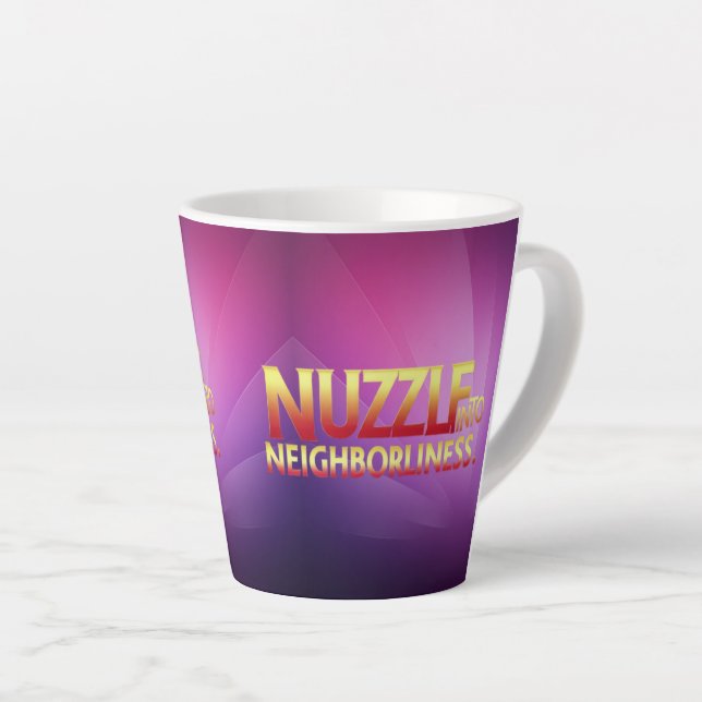 Caneca De Café Latte Nuzzle em Vizinhança (Ângulo direito)