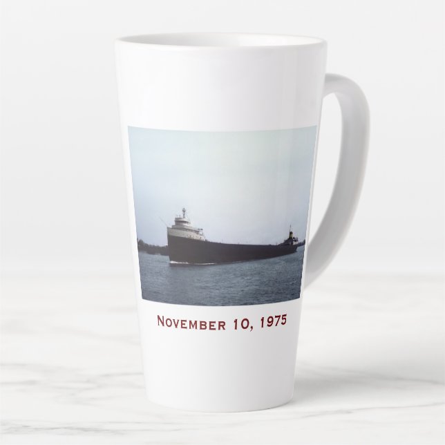 Caneca De Café Latte O Edmund Fitzgerald com Nomes da Tripulação (Ângulo direito)