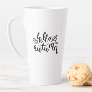 Caneca De Café Latte Olá outono deixa caligrafia em preto e branco