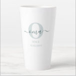 Caneca De Café Latte Oma Elegant Script Monograma Lata Verde<br><div class="desc">Uma caneca tardia para um novo ou um antigo. que você pode personalizar com a data em que eles se tornaram avó. Esta design minimalista de tendências tem uma paleta de cores moderna de dois tons verde e branco. Ele tem um monograma de Oma, com a letra inicial O e...</div>