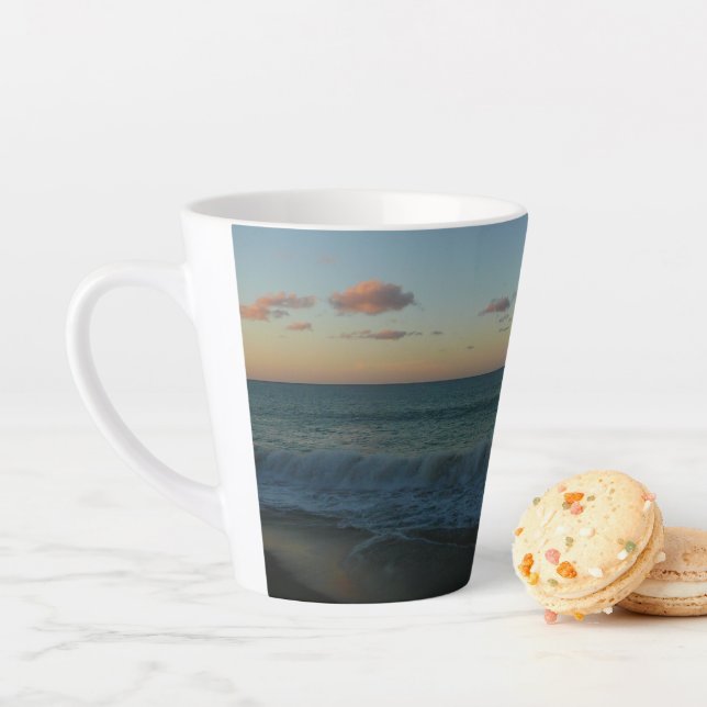 Caneca De Café Latte Ondas caindo na paisagem de Sunset Beach (In Situ)