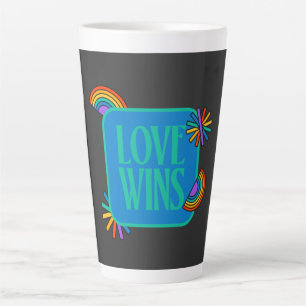 Caneca De Café Latte Orgulho, amor ganha. Gay arco-íris lgbtq
