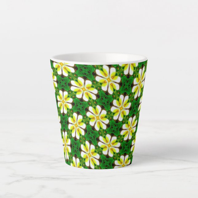 Caneca De Café Latte Padrão de Frangipani Amarelo (Frente)