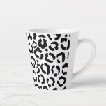 Caneca De Café Latte Padrão de Impressão do Animal Leopardo Branco Negr<br><div class="desc">Este padrão de impressão animal moderno e na moda é perfeito para a moda da moda e na moda. Apresenta uma impressão de gueparda branca e negra desenhada à mão. É elegante, chique, simples e moda. ***NOTA DE DESIGN IMPORTANTE: Para qualquer solicitação de design personalizada, como solicitações de correspondência de...</div>