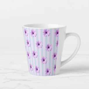 Caneca De Café Latte padrão de margarida listrado de azul e roxo