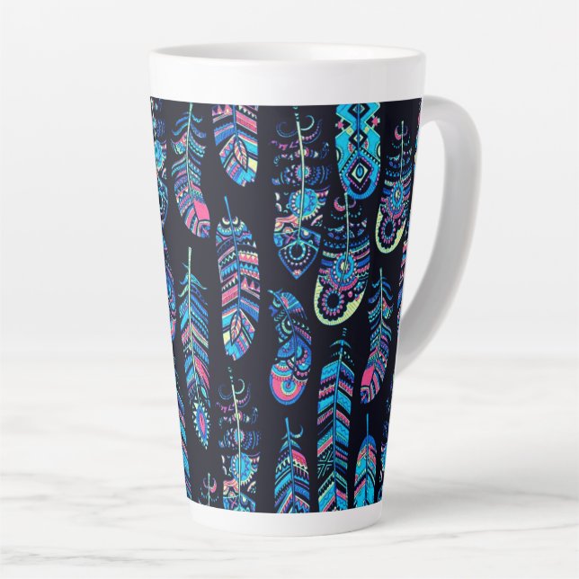Caneca De Café Latte Padrão de Penas do Boho Azul (Ângulo direito)