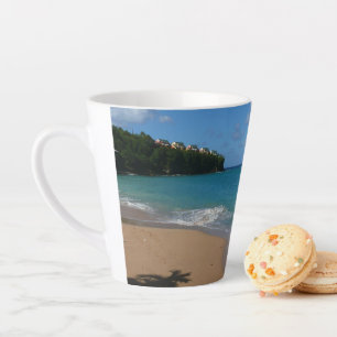 Caneca De Café Latte Paisagem tropical de férias na praia do santo Lú