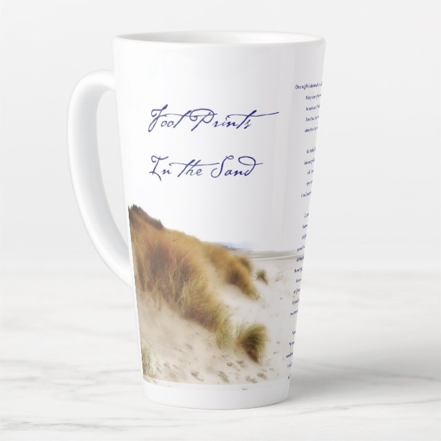 Caneca De Café Latte pegadas na areia (Ângulo esquerdo)