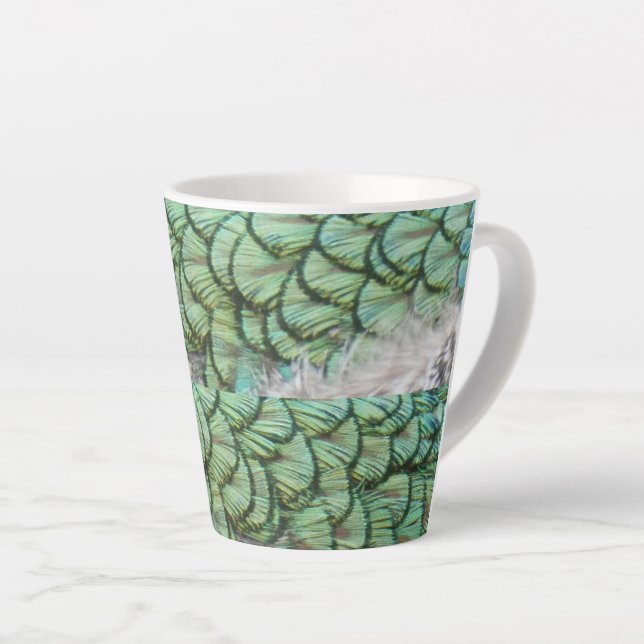 Caneca De Café Latte Penas de Cinzas Verdes da Peacock (Ângulo direito)