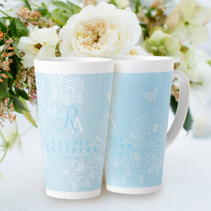Caneca De Café Latte Peônias de Monograma Romântico Jardim Azul