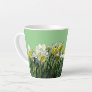 Caneca De Café Latte Pó de Daffodils Branco e Amarelo. BC Green Latte M