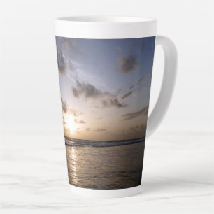 Caneca De Café Latte Pôr do sol sobre o mar árabe