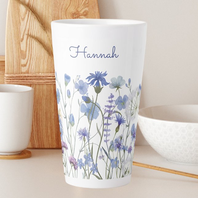 Caneca De Café Latte Prado de Flores Silvestres Azuis Monogramadas em A (In situ)