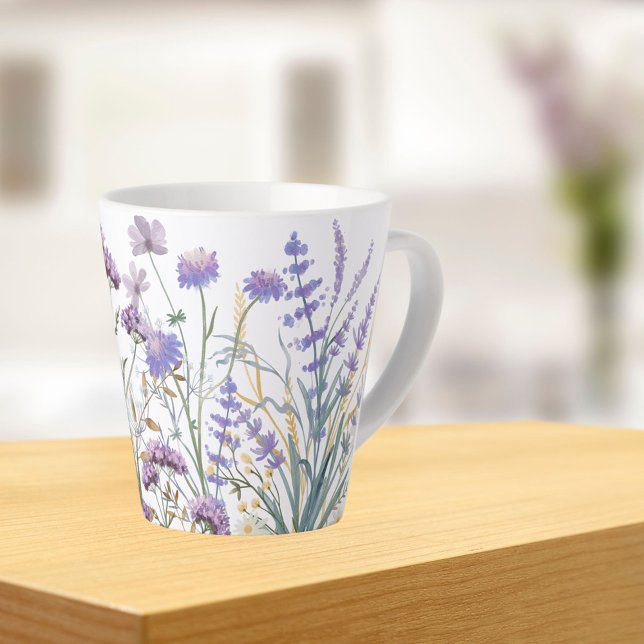 Caneca De Café Latte Prado de Flores Silvestres Roxas em Aquarela (In situ Kitchen table)
