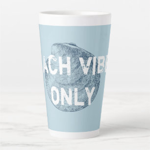 Caneca De Café Latte Praia Vibes Apenas Fonte em Distância
